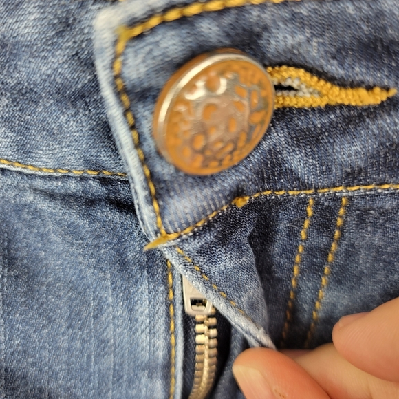 CAbi Slim Boyfriend Distressed Jeans SZ 6 - Picture 10 of 12